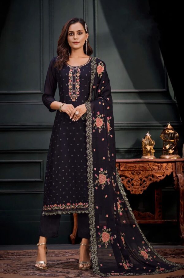 Indian Traditional Outfit | Online Clothing Stores Dubai | Indian Dress Online Dubai