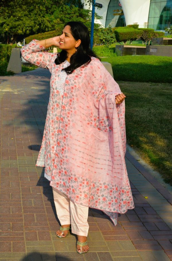 Zaveriya -Simple thread work Kurti with bottom dupatta, 3pcs set.