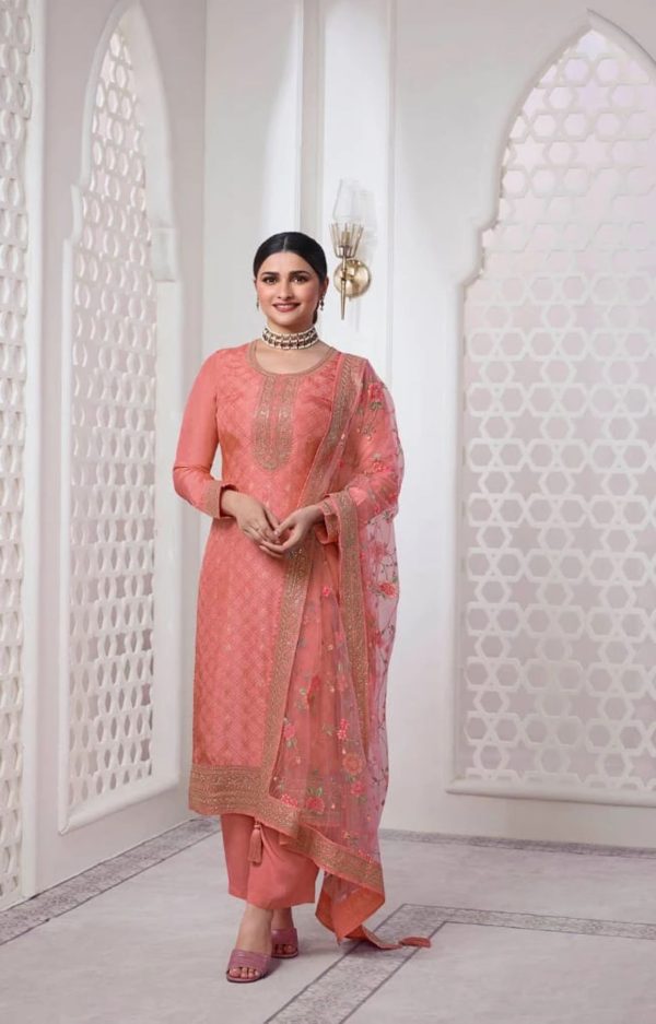 Indian Traditional Outfit | Online Clothing Stores Dubai | Indian Dress Online Dubai