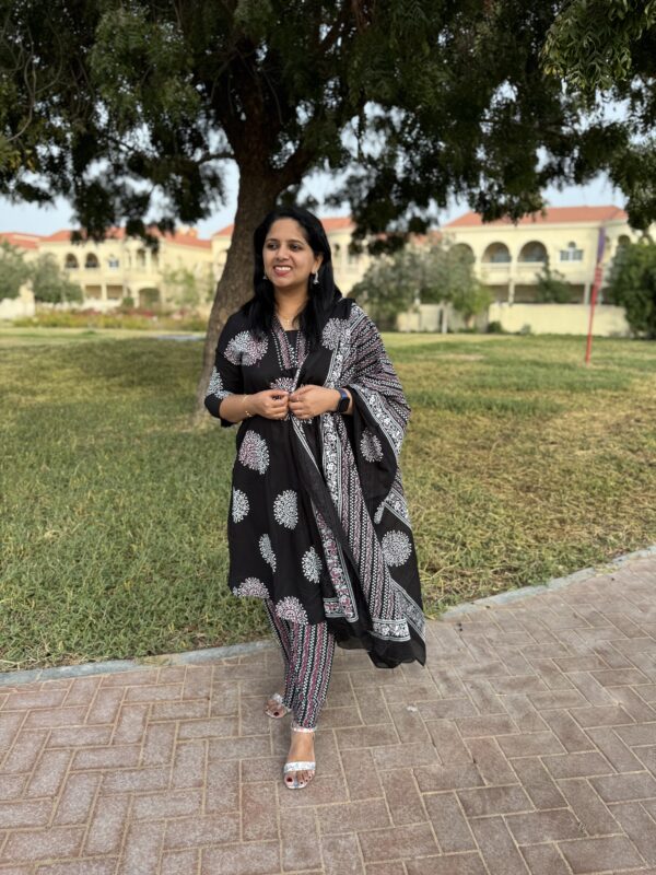 A line black cotton set